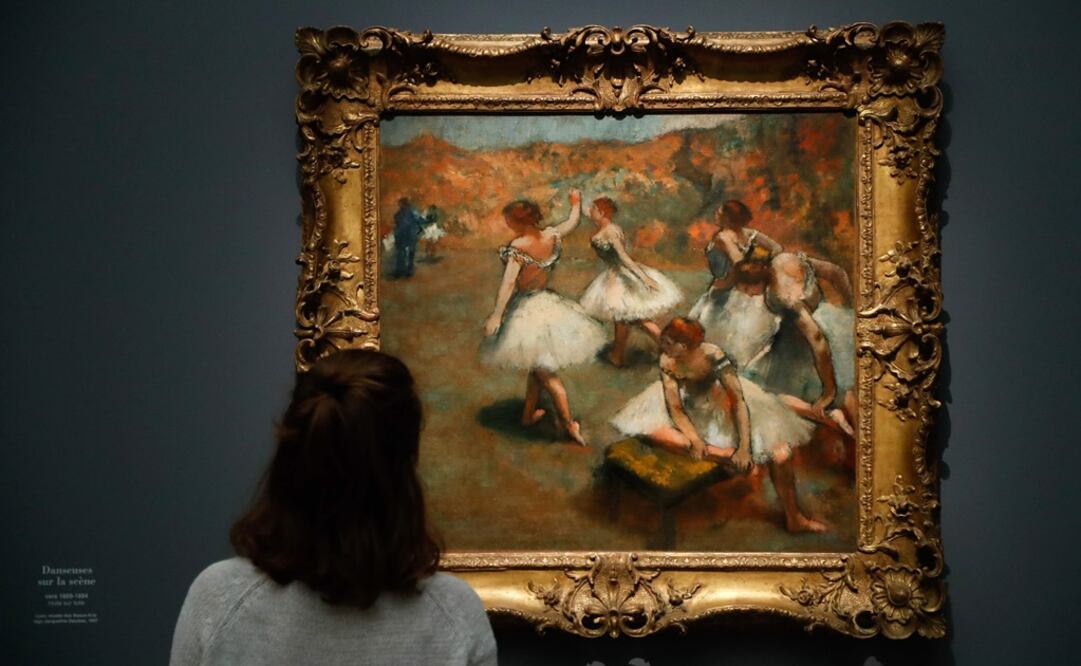 "Dancers at the stage" es una de las obras del pintor presentes en la muestra "Degas at the Opera". Foto: FRANCOIS GUILLOT / AFP