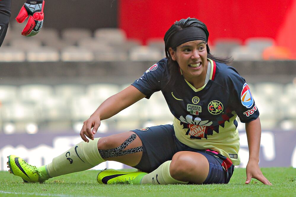 Imago7. Lucero Cuevas en juego con América 