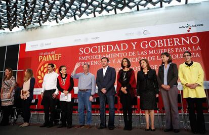 Osorio Chong llama a mujeres a alejarse del temor a la denuncia 