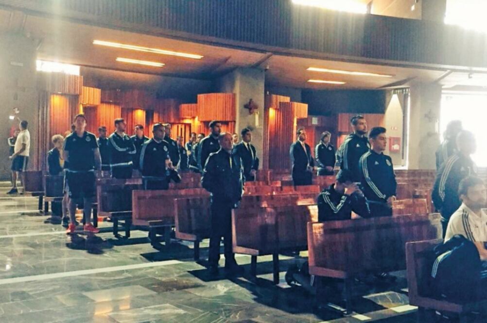 Directiva y jugadores de Chivas fueron a la Básilica a dar gracias (TWITTER)