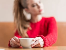 La común bebida que tiene graves efectos sobre los riñones y debes evitar