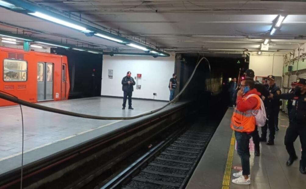 Una muerte por choque de trenes, latas de cerveza en vías, humo… así arrancó el Metro este año