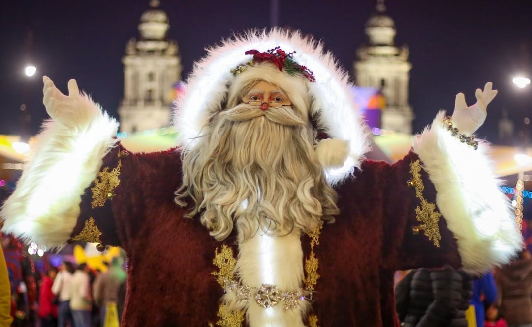 José Miguel Moctezuma González se dedica al arte urbano desde 2012 con diferentes personajes y esta Navidad se transformó en el "Santa Claus Iluminado". Foto: Luis Camacho EL UNIVERSAL