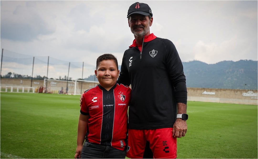 El pequeño aficionado del Atlas fue recibido por su equipo. FOTO: @AtlasFC