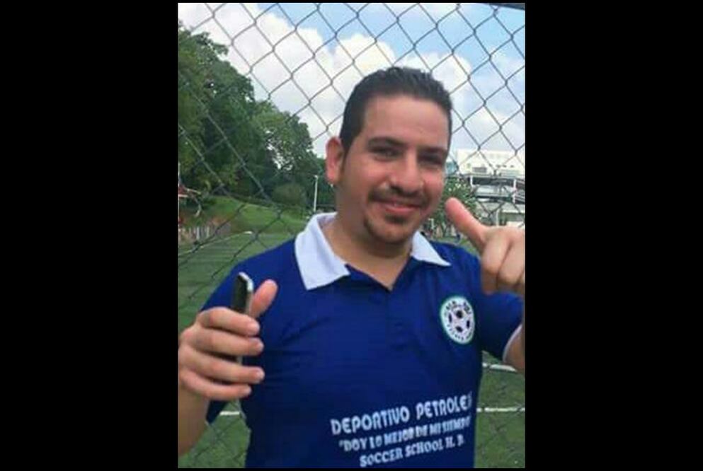 Miguel Ángel López Martínez conocido entre sus amigos como "El Bolillo", de 31 años de edad, padre de dos hijos, delantero del equipo de futbol Club Deportivo Petrolera, es uno de los dos jóvenes que murieron en un confuso operativo de la Policía Federal. 