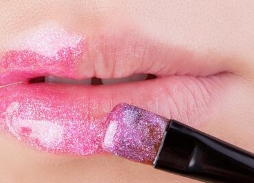 Regresa el lip gloss, la tendencia mas jugosa de los noventa