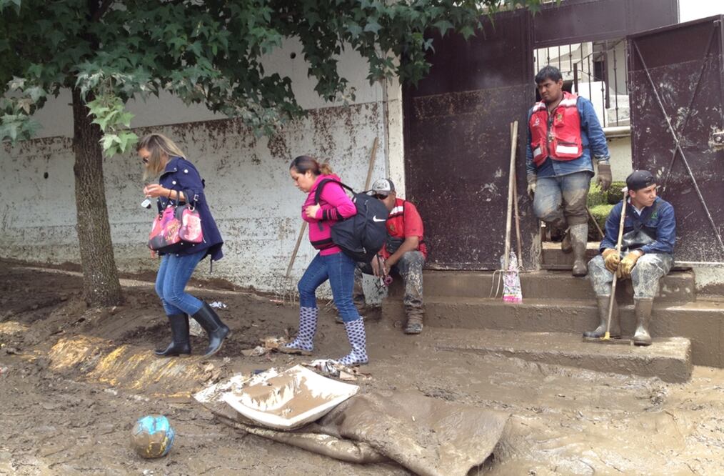La lluvia "atípica e histórica" de anoche fue de 61 milímetros, lo que generó el desbordamiento del río La Coyotera en el municipio de Huixquilucan
