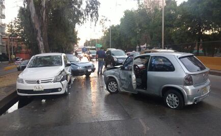 Derrame de gasolina provoca choque múltiple en Churubusco 