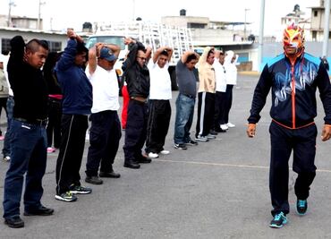 Luchadores y policías contra delincuencia en Iztapalapa