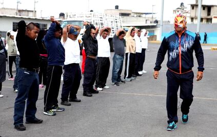 Luchadores y policías contra delincuencia en Iztapalapa