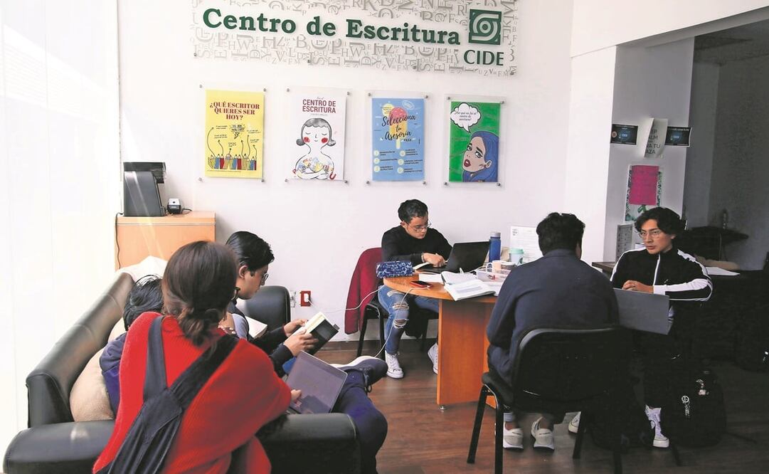 Mientras continúan las polémicas generadas por su director, alumnos del CIDE siguen adelante con su vida académica. Foto: Archivo / EL UNIVERSAL