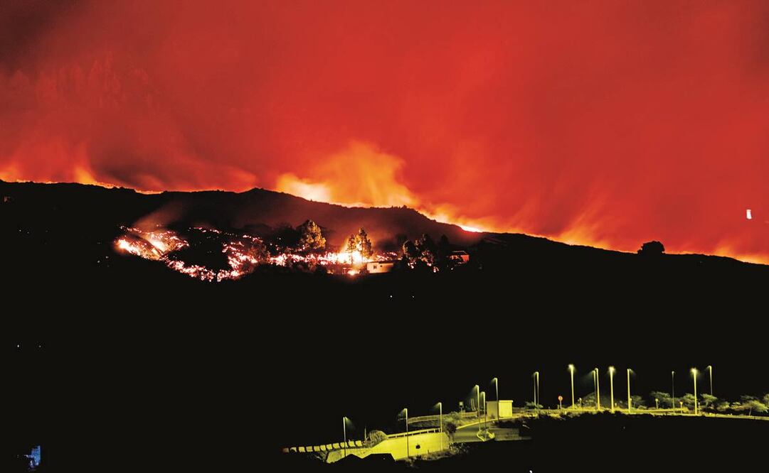 El volcán de Cumbre Vieja ya expulsó 80 millones de metros cúbicos de magma. Foto: Daniel Roca/ AP.