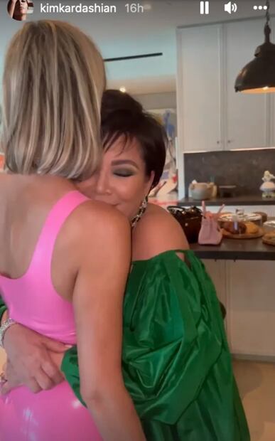 Khloé Kardashian le hace la competencia a Margot Robbie y aparece con atuendo de Barbie