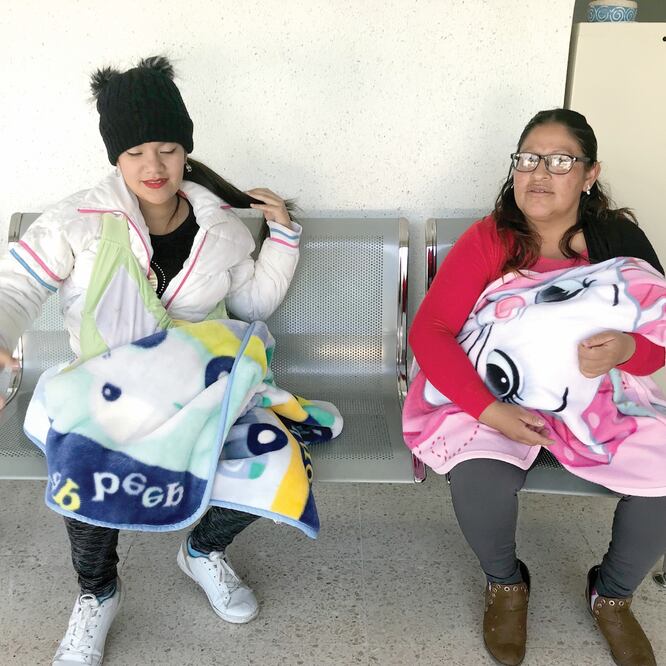 Las madres de los bebés intercambiados en el Hospital Maximiliano Ruiz Castañeda esperaban a ser atendidas, sin éxito. REBECA JIMÉNEZ. EL UNIVERSAL