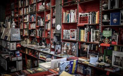 Para apoyar a librerías tradicionales, Francia legisla aumento de precios de libros en tiendas en línea