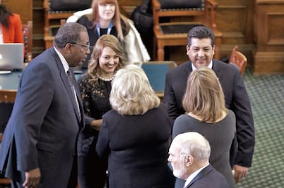 Reconocen a Cabeza de Vaca en Senado de Texas