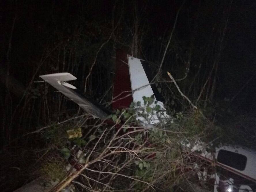 Una avioneta se desplomó esta noche en los montes bajos de Kawa, municipio de Yucatán. FOTO: Cuauhtémoc Moreno