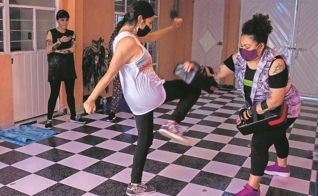 Dayra Fyah (der.) consideró que en los gimnasios de artes marciales hace falta perspectiva feminista. Fotos: Brenda Martínez. EL UNIVERSAL