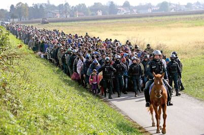 Eslovenia envía tropas por crisis de migrantes