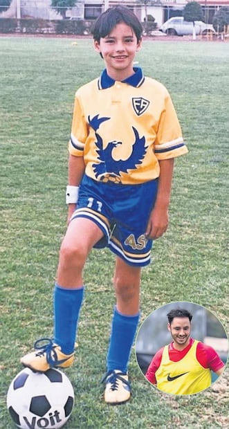 Delantero: Perteneció a las fuerzas básicas del Pachuca (Pachuca Junior) con los hijos de jugadores como Miguel Calero o los de Claudiño. Es embajador del club.