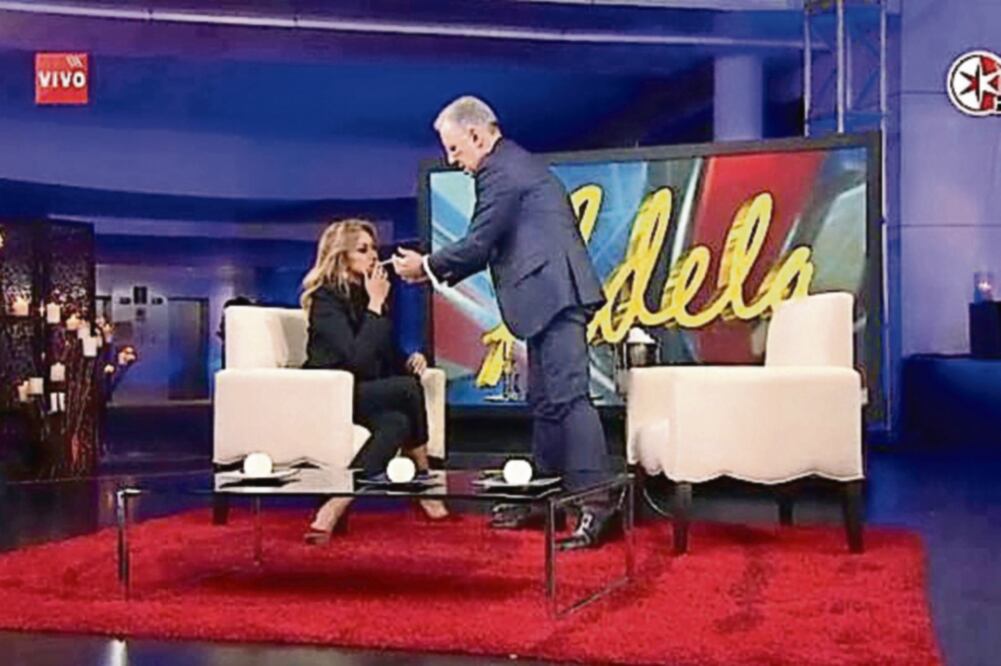 Joaquín fue entrevistado por su compañera, la también periodista Adela Micha (TOMADO DE TELEVISA.COM)