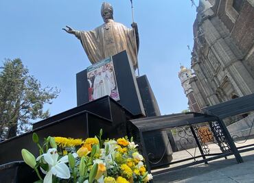 Oraciones, flores y veladoras; fieles despiden al Papa Francisco en la Basílica de Guadalupe