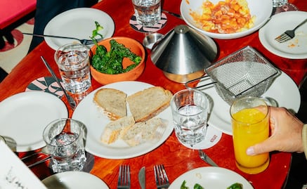 Tapas y cócteles en una terraza: así es la experiencia en GUAY