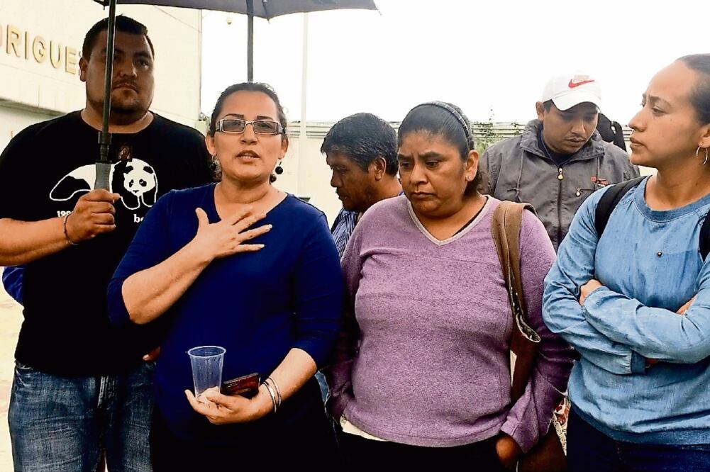 Padres de familia de los normalistas solicitaron la intervención de la Comisión Estatal de Derechos Humanos; aseguraron que los jóvenes fueron golpeados (CARLOS ARRIETA. EL UNIVERSAL)