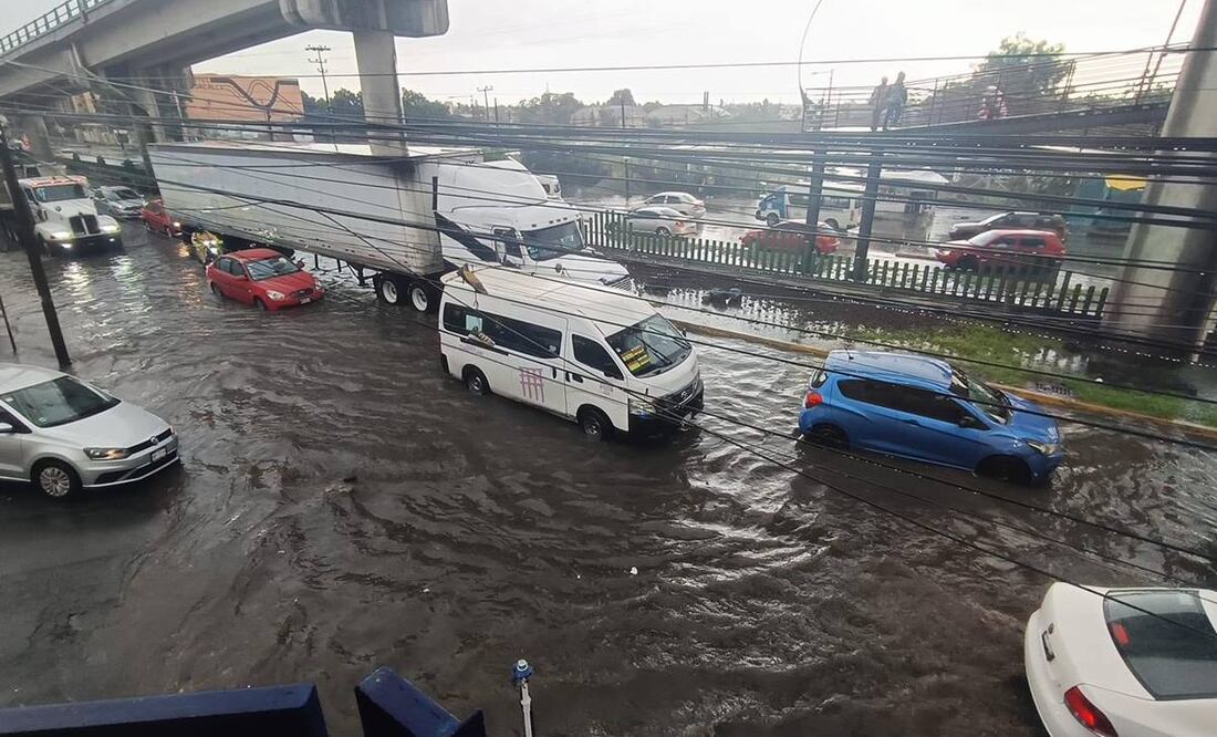 Una vecina captó en video el resultado de la fuerte precipitación que cayó la tarde de hoy en su comunidad, en el cruce de la calle Geranios y el Boulevard de las Rosas. Foto: Especial