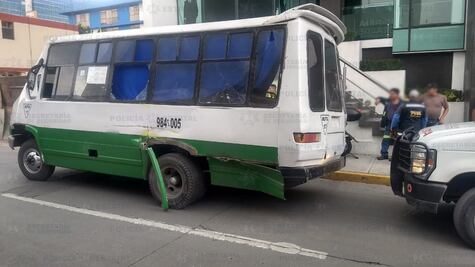 Tren choca con microbús en Tlalnepantla