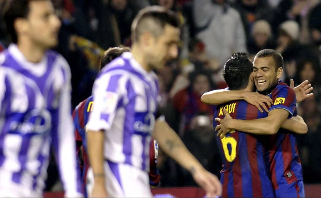 Xavi recomienda al Barcelona regresar al "Mejor lateral del mundo". EFE