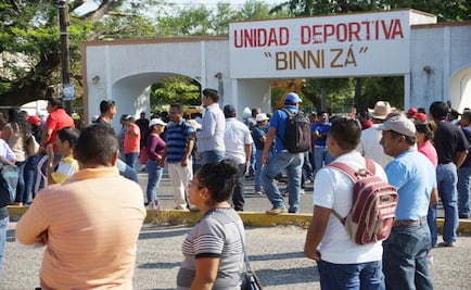 Protestan maestros en Juchitán por entrega de aulas provisionales