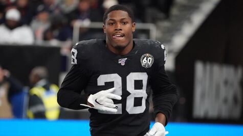 Jugador de los Raiders regala casa a su padre y lo hace llorar