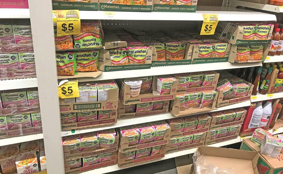 De acuerdo con la Profeco, el proveedor o las tiendas son los que deben retirar lassopas de los anaqueles. Foto: Diego Simón. EL UNIVERSAL