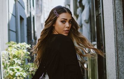 Danna Paola presume sus curvas en traje de baño