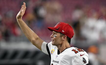 Tom Brady le paga mil dólares a aficionado para recuperar balón histórico 