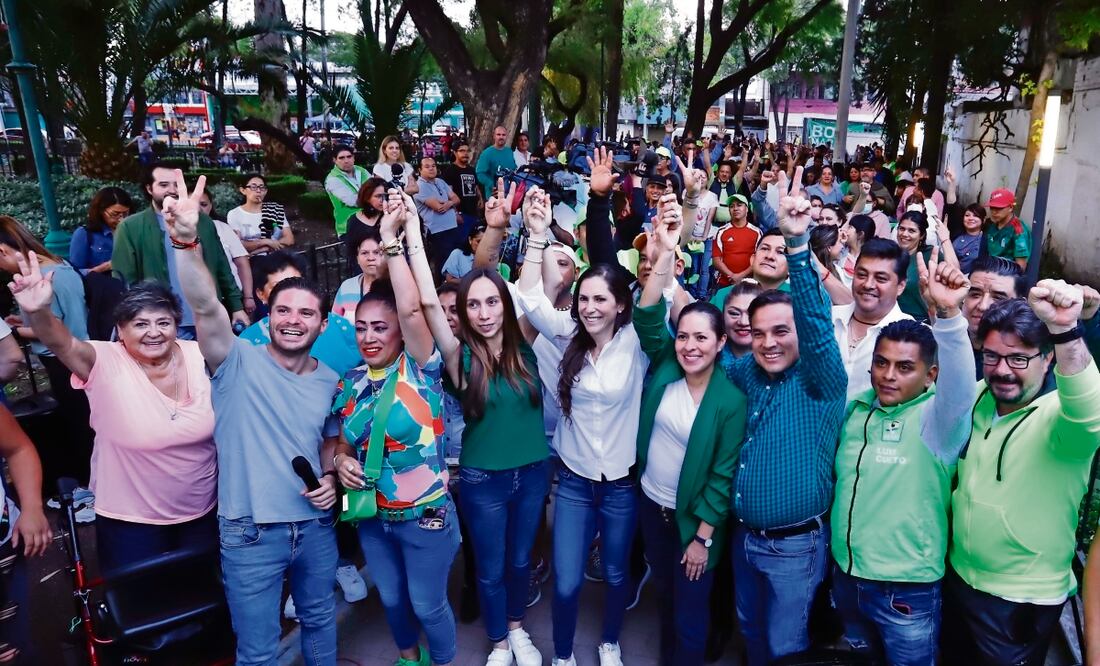 En el parque Cañitas, Mariana Boy recibió el apoyo de la dirigente del PVEM, quien aseguró que es tiempo de las mujeres. Foto: Berenice Fregoso | El Universal