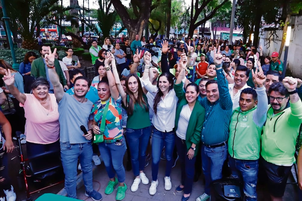 En el parque Cañitas, Mariana Boy recibió el apoyo de la dirigente del PVEM, quien aseguró que es tiempo de las mujeres. Foto: Berenice Fregoso | El Universal