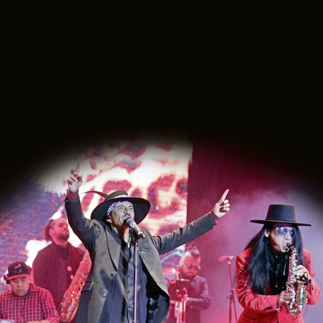 La banda aprovechó para celebrar 33 años de existencia. (CARLOS MEJÍA. EL UNIVERSAL)