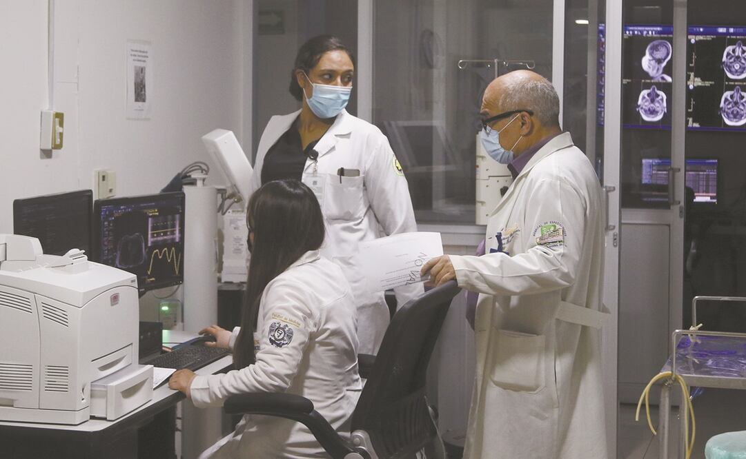 La asignación de cero pesos al programa Seguro Médico Siglo XXI será una tragedia más para millones de familias beneficiarias del sistema de salud, señaló Juan Carlos Romero. Foto: ARCHIVO EL UNIVERSAL