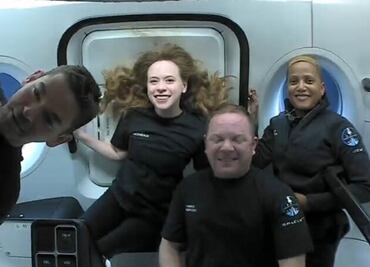 Turistas espaciales de SpaceX vuelan más alto que la Estación Espacial Internacional