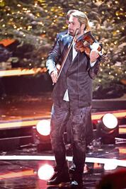 Garrett guarda el pop y saca lo clásico