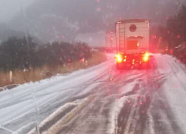 Por nieve en la cinta asfáltica cierran circulación de carretera entre Sonora y Chihuahua