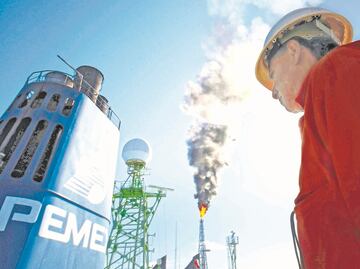 Petroleros emplazan a huelga en Pemex el 30 de septiembre