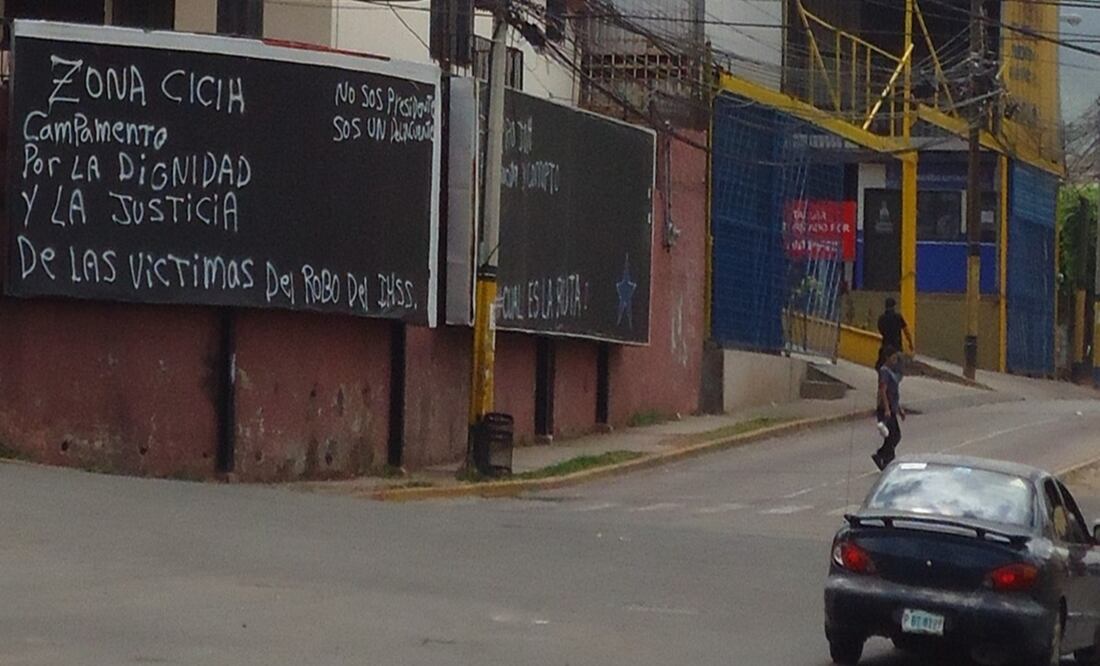 Distintos mensajes en las calles de Honduras repudian al presidente de ese país, Juan Orlando Hernández, por la corrupción política. Foto: José Meléndez