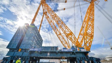 Big Carl: para qué van a usar en Reino Unido la grúa más grande del mundo  