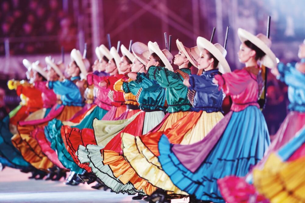 Ayer por la noche se llevó a cabo la ceremonia oficial por el 107 Aniversario de la Revolución Mexicana, en el Campo Militar Marte (IVAN STEPHENS. EL UNIVERSAL)