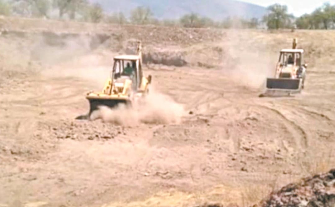 En la parcela 23, que es privada, se llevan a cabo trabajos de construcción que han sido suspendidos, pero sin éxito. Fotos: Especiales