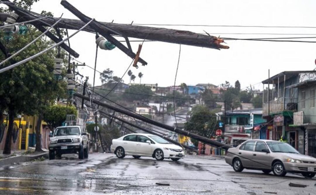 y winds teared down 38 light and telephone posts in Jardín, Francisco Villa and Tijuana neighborhoods – Photo: Christian Serna/ CUARTOSCURO