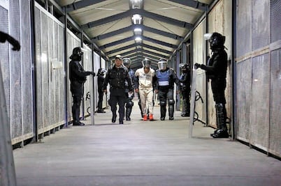 Reubican en penales federales a 332 reos